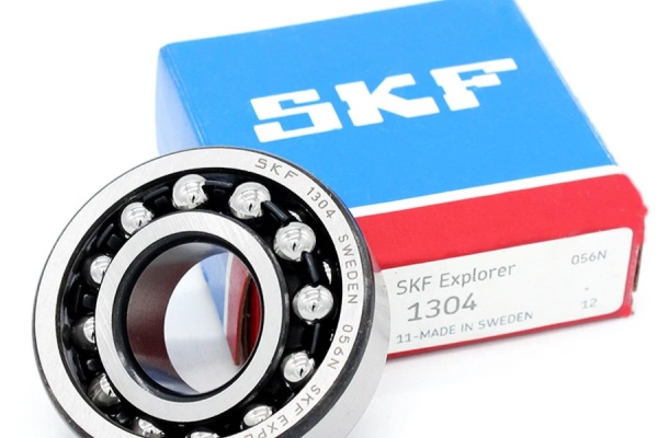 Two rows of balls and spherical raceway of a self-aligning ball bearing manufactured by SKF