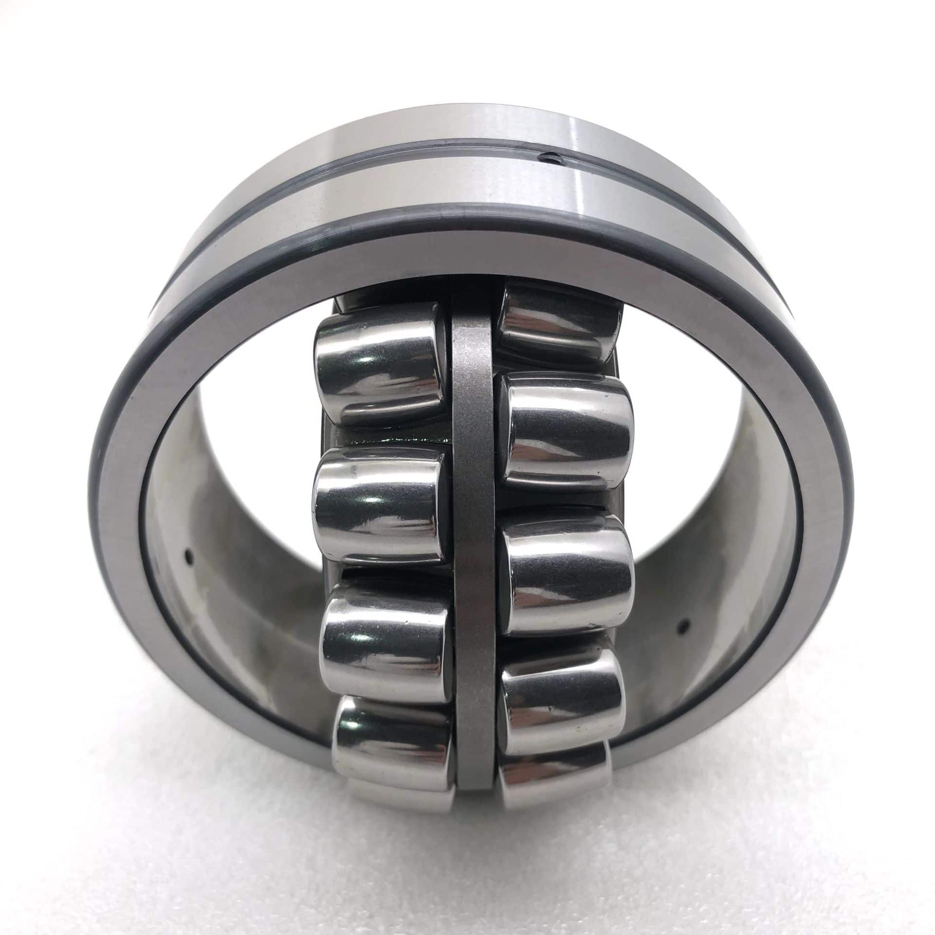 Japan Brand Double Row 22205 E Spherical Roller Bearing Size 25*52*18 mm
